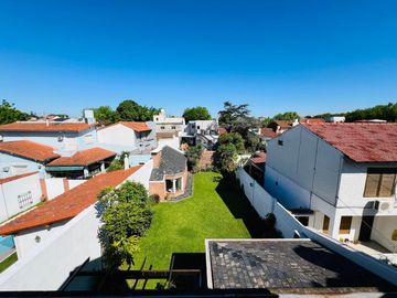 Chalet de 6 ambientes en venta, en Olivos.