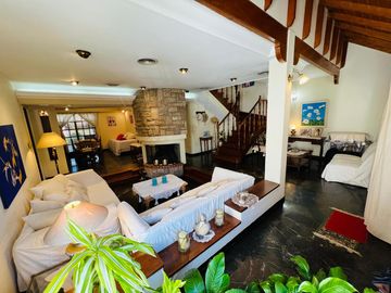 Chalet de 6 ambientes en venta, en Olivos.