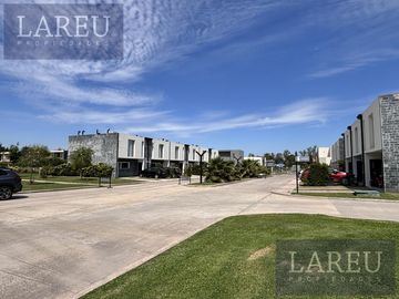 Casa tipo duplex en Spring Park
