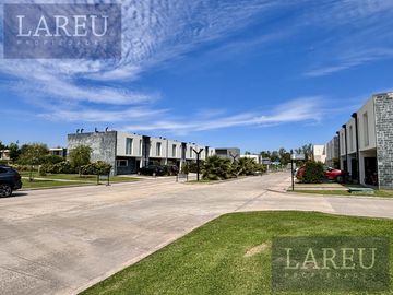 Casa tipo duplex en Spring Park