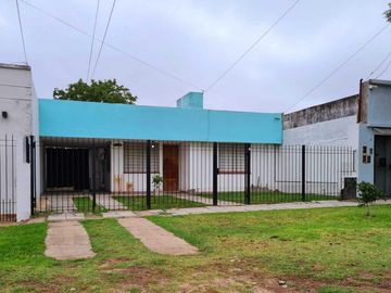 Casa en venta - 2 Dormitorios 2 Baños - Cochera - 430Mts2 - Quilmes