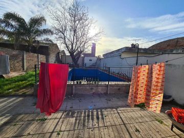 Casa en venta - 2 Dormitorios 2 Baños - Cochera - 430Mts2 - Quilmes