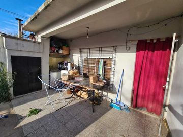 Casa en venta - 2 Dormitorios 2 Baños - Cochera - 430Mts2 - Quilmes