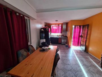 Casa en venta - 2 Dormitorios 2 Baños - Cochera - 430Mts2 - Quilmes