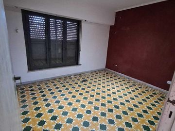 Casa en venta - 2 Dormitorios 2 Baños - Cochera - 430Mts2 - Quilmes