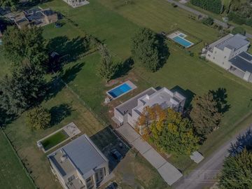 LJ RAMOS | VENTA| CASA BARRIO CERRADO HARAS DEL SOL | PILAR | SIST CONSTRUCTIVO DE ULT TECNOLOGÍA
