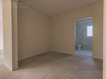 LJ RAMOS | VENTA| CASA BARRIO CERRADO HARAS DEL SOL | PILAR | SIST CONSTRUCTIVO DE ULT TECNOLOGÍA