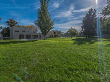 LJ RAMOS | VENTA| CASA BARRIO CERRADO HARAS DEL SOL | PILAR | SIST CONSTRUCTIVO DE ULT TECNOLOGÍA