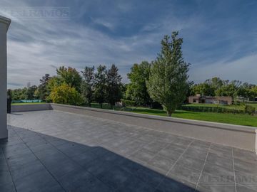 LJ RAMOS | VENTA| CASA BARRIO CERRADO HARAS DEL SOL | PILAR | SIST CONSTRUCTIVO DE ULT TECNOLOGÍA