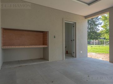 LJ RAMOS | VENTA| CASA BARRIO CERRADO HARAS DEL SOL | PILAR | SIST CONSTRUCTIVO DE ULT TECNOLOGÍA