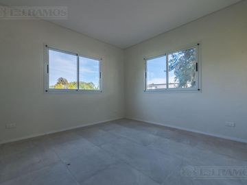 LJ RAMOS | VENTA| CASA BARRIO CERRADO HARAS DEL SOL | PILAR | SIST CONSTRUCTIVO DE ULT TECNOLOGÍA