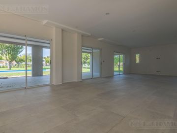 LJ RAMOS | VENTA| CASA BARRIO CERRADO HARAS DEL SOL | PILAR | SIST CONSTRUCTIVO DE ULT TECNOLOGÍA