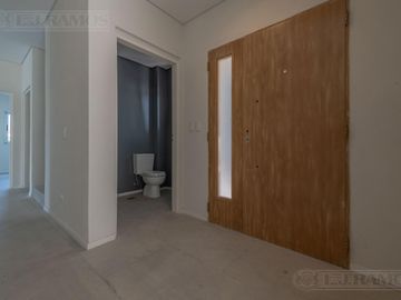 LJ RAMOS | VENTA| CASA BARRIO CERRADO HARAS DEL SOL | PILAR | SIST CONSTRUCTIVO DE ULT TECNOLOGÍA