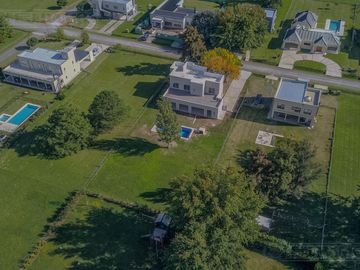 LJ RAMOS | VENTA| CASA BARRIO CERRADO HARAS DEL SOL | PILAR | SIST CONSTRUCTIVO DE ULT TECNOLOGÍA