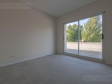 LJ RAMOS | VENTA| CASA BARRIO CERRADO HARAS DEL SOL | PILAR | SIST CONSTRUCTIVO DE ULT TECNOLOGÍA