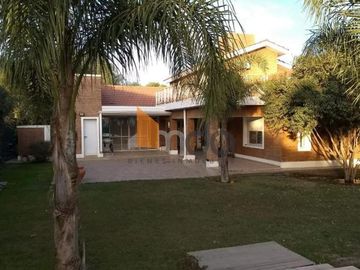 En VENTA Casa en Country San Isidro.
