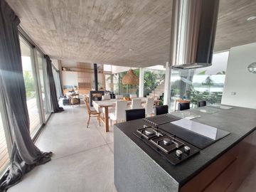 Importante casa en venta a la Laguna Puertos del lago muelles