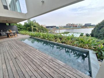 Importante casa en venta a la Laguna Puertos del lago muelles