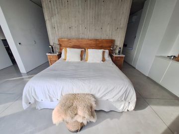 Importante casa en venta a la Laguna Puertos del lago muelles