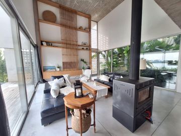 Importante casa en venta a la Laguna Puertos del lago muelles