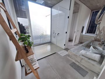 Importante casa en venta a la Laguna Puertos del lago muelles