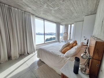 Importante casa en venta a la Laguna Puertos del lago muelles