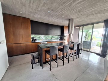 Importante casa en venta a la Laguna Puertos del lago muelles