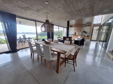 Importante casa en venta a la Laguna Puertos del lago muelles