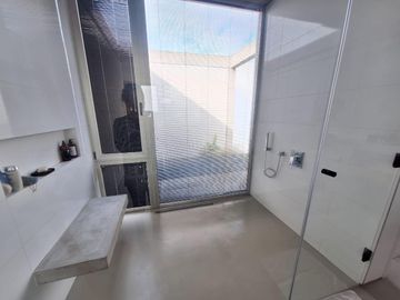 Importante casa en venta a la Laguna Puertos del lago muelles