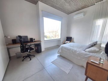 Importante casa en venta a la Laguna Puertos del lago muelles