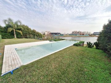 Importante casa en venta a la Laguna Puertos del lago muelles