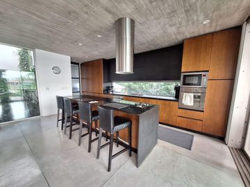 Importante casa en venta a la Laguna Puertos del lago muelles