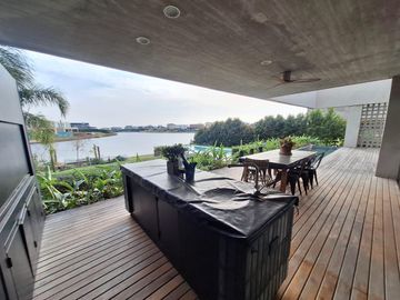 Importante casa en venta a la Laguna Puertos del lago muelles