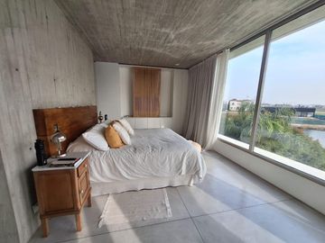 Importante casa en venta a la Laguna Puertos del lago muelles