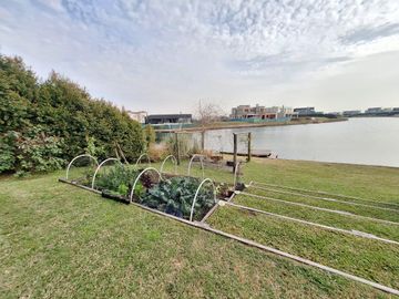 Importante casa en venta a la Laguna Puertos del lago muelles