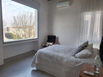 Importante casa en venta a la Laguna Puertos del lago muelles