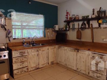 ALQ VERANO | Comoda Casa con hermoso Jardin, Pileta y Quincho