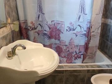 ALQ VERANO | Comoda Casa con hermoso Jardin, Pileta y Quincho