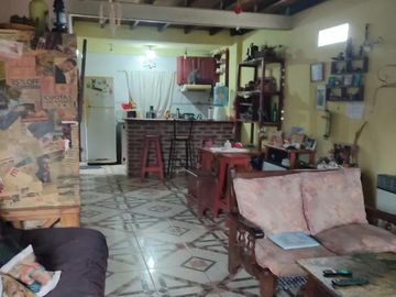 Casa en venta - 2 Dormitorios 2 Baños - Local - 200Mts2 - San Vicente