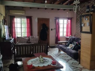 Casa en venta - 2 Dormitorios 2 Baños - Local - 200Mts2 - San Vicente