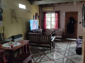 Casa en venta - 2 Dormitorios 2 Baños - Local - 200Mts2 - San Vicente