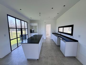 CASA, VENTA, SAN MATIAS  LOTE al 1100, 5 AMBIENTES