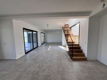 CASA, VENTA, SAN MATIAS  LOTE al 1100, 5 AMBIENTES
