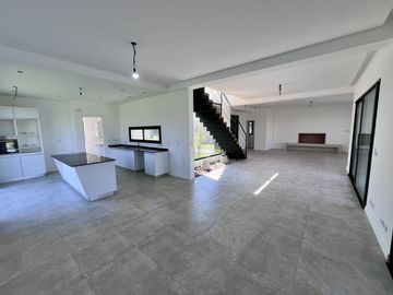 CASA, VENTA, SAN MATIAS  LOTE al 1100, 5 AMBIENTES