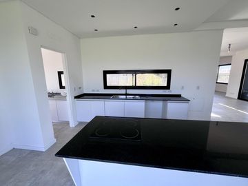 CASA, VENTA, SAN MATIAS  LOTE al 1100, 5 AMBIENTES