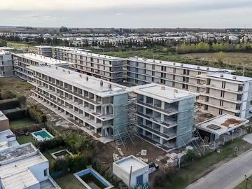 Venta Departamento. 3 amb. en Dúplex con Balcón y Parrilla en  Terrazas de Santa María, Villanueva