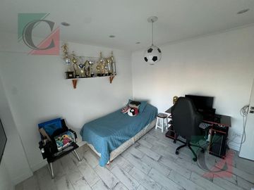 Departamento  4 ambientes con dos cochera y piscina en Lanús Oeste centro