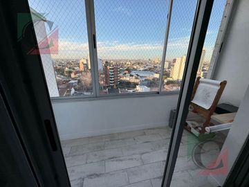 Departamento  4 ambientes con dos cochera y piscina en Lanús Oeste centro