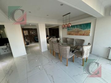 Departamento  4 ambientes con dos cochera y piscina en Lanús Oeste centro
