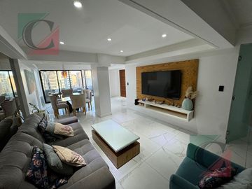 Departamento  4 ambientes con dos cochera y piscina en Lanús Oeste centro